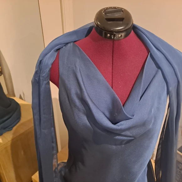 Silky feel Evening Dress - Picture 2 of 3